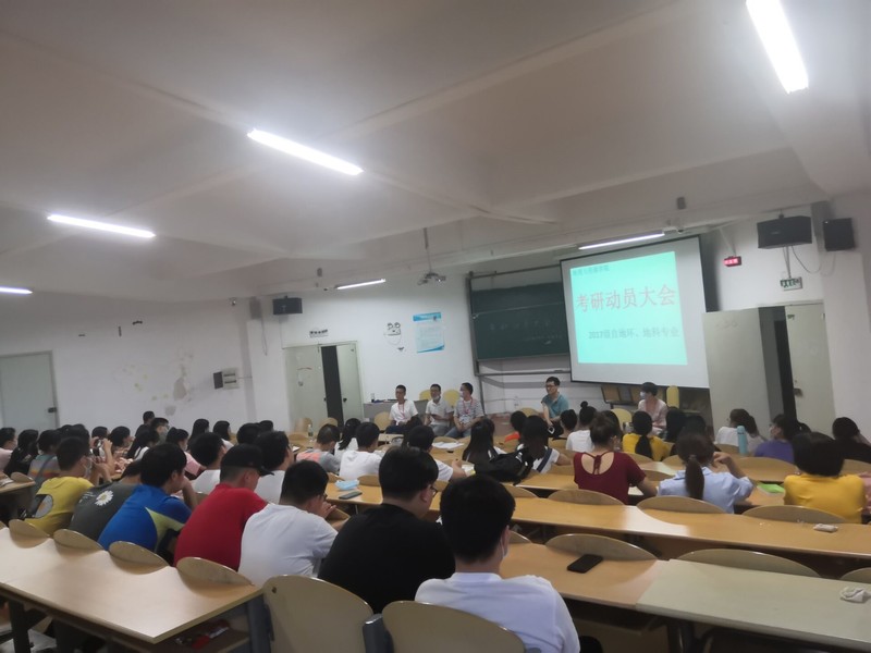 2 参会的学生与老师.jpg